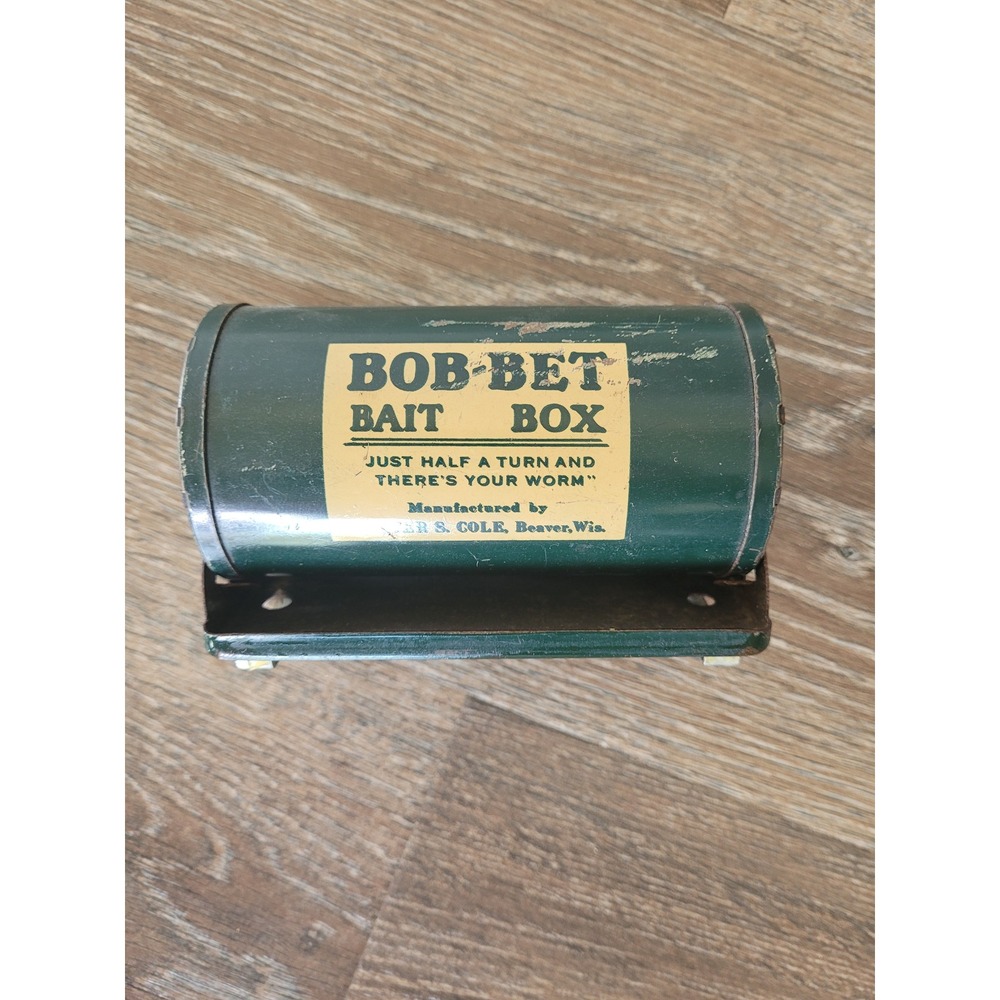 Vintage Bob-Bet Bait Box Walter S Cole Beaver Green Metal Worm Tin Fishing #8